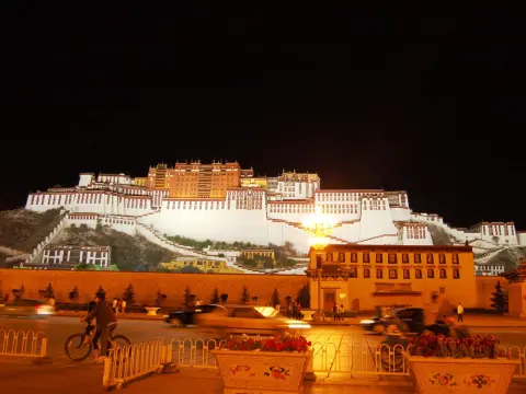 Tibet, Lhasa to Kathmandu Overland Tour